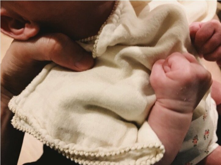 水嶋ヒロ、次女へのミルクのあげ方が上達し自画自賛「世界トップレベル」