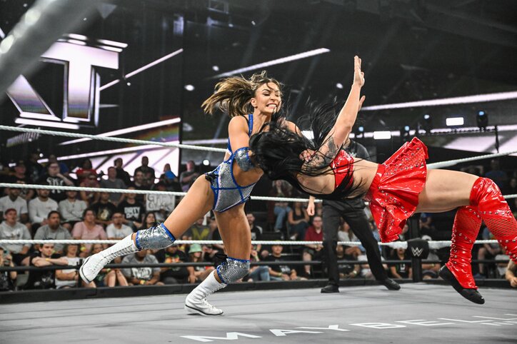 【映像】美女レスラー、衝撃の“高速7連攻撃”無双劇