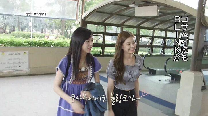 BLACKPINKのリサ、故郷・タイで両親がサプライズ登場！リサの涙にメンバーももらい泣き…