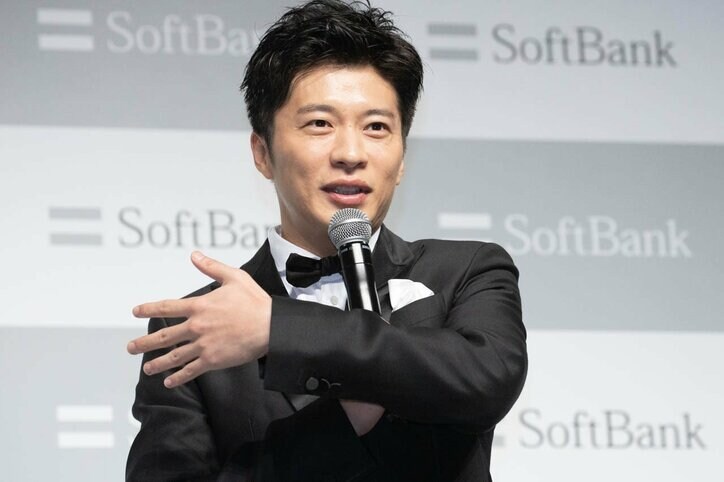 【画像】田中圭＆“お父さん”の可愛らしいキスに、報道陣ほっこり（23枚）