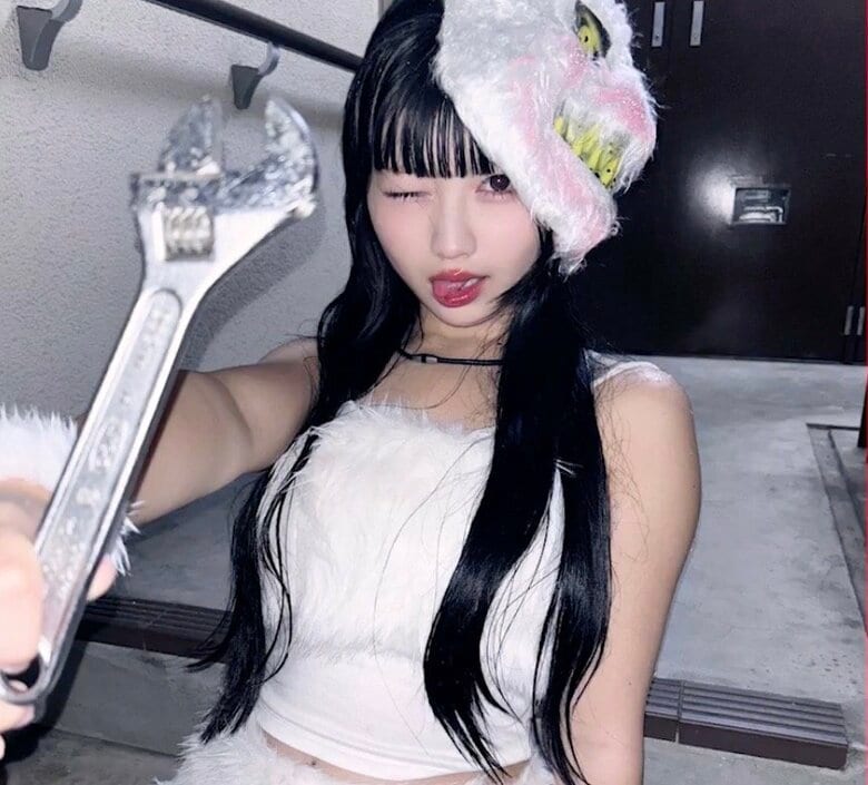 「中3の時のコスプレです」人気JKのハロウィンコスが大人っぽすぎると話題に