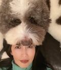工藤静香、“帽子化”した愛犬とのラブラブショット公開 「ふわふわ可愛すぎっ」「表情豊か」の声
