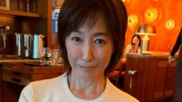 水着姿が話題・高島礼子(60) ひとりカフェを満喫する最新自撮りショットに反響「ノスタルジックな雰囲気と相まってステキです」