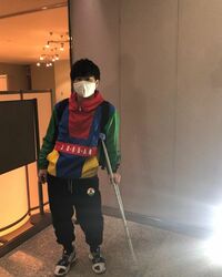 オードリー若林、痛々しい松葉杖姿を公開「早く治りますように」「お大事に…」 フワちゃんもエール