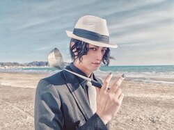 ライダー俳優・井上正大が「鬼滅の刃」鬼舞辻無惨のコスプレ披露　「脚長過ぎ」と驚きの声