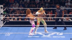 「完全に小橋の…」覆面レスラーが“日本式”まさかの技を披露…ロンドン開催の異色プロレスマッチを沸かす