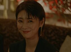 倉科カナ、胸元ざっくりな妖艶ドレスで登場！美しすぎる会員制ラウンジ嬢役に「キレイ」「ハマりすぎ」の声