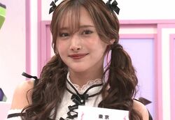 “指名できない幻の人気キャバ嬢”、美脚あらわなスケスケニーハイ＆超ミニスカメイド姿で可愛すぎるハートポーズ