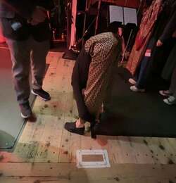  小柳ルミ子、リハーサルで“盗み撮り”された自身の様子を公開「折りたたんだガラケーみたい」 