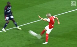 「オシャレすぎる」伊東純也、超絶アウトサイド・クロスが脚光！「凄すぎません？」「ピンポイントで上げてる」「パスえっろ」ファン驚愕