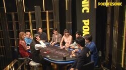 「今こんな感じなんだ」かつて大ブレイクのイケメン芸人、ポーカー大会出場でみせた“インテリ風”ビジュアルに反響