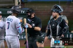 あわや乱闘勃発！ 打者がフルスイング→いきなり“一触即発”「キレすぎ」「怖っ」 捕手と口論→両軍総出の緊急事態に