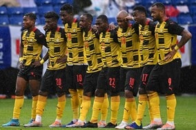 「大胆だな」ガーナ代表のド派手なカタールW杯アウェーユニが話題！「トレーニング用？」