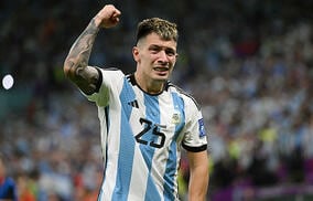 リサンドロ・マルティネスが苦しんだ4強入りに感極まる…試合後インタビューで男泣き