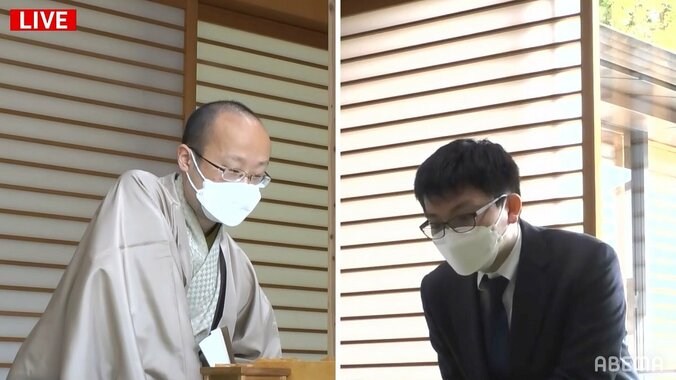 棋王10連覇＆タイトル30期がかかる渡辺明棋王 永瀬拓矢王座と対局中 戦型は矢倉に／将棋・棋王戦五番勝負 1枚目