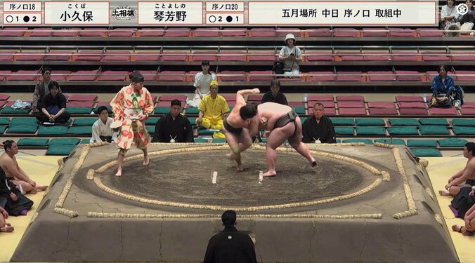 中日最初の取組で“92キロ差”衝撃決着 巨漢がすっ飛んでいく驚きの光景「いきなりスゴイ」「最初から見れたの初めてかも」 4枚目