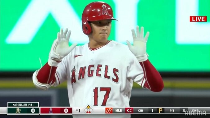 止まらない大谷翔平、ファンが“大忙し”の面白リアクション “フェン直”二塁打で自己最長12試合連続安打＆シーズン150安打を同時達成 1枚目