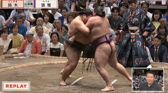 腕を極められた狼雅