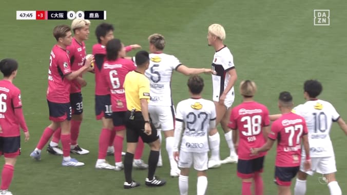 「レオ・セアラが悪いのに…」鈴木優磨はなぜ激昂？ 突き飛ばされて大口論展開の西尾隆矢は「よくあることだし、試合後には挨拶も」と遺恨なし強調 3枚目