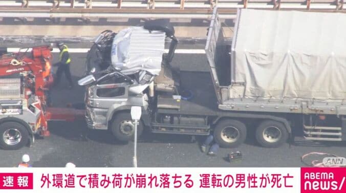 運転席部分が潰れたトレーラー