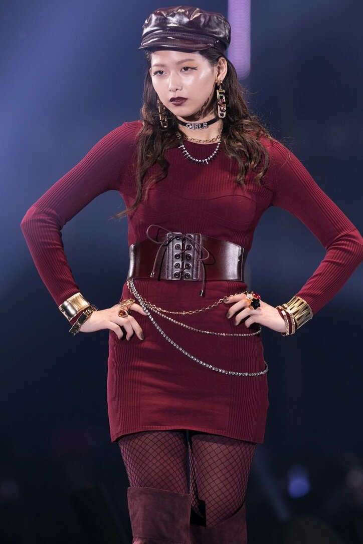 欅坂46が背中ざっくりセクシーに、個性全開アーティスティックに魅せた「TGC」ランウェイ