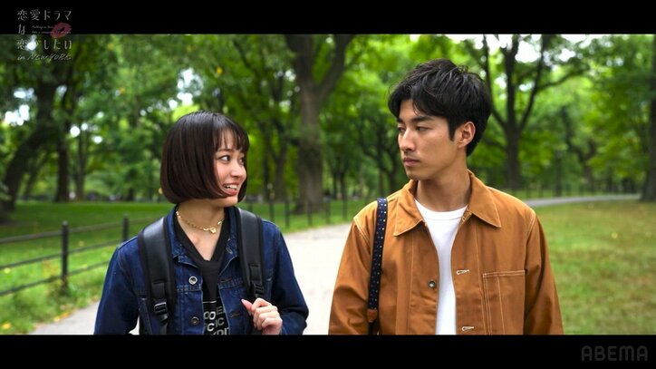 人目を気にせず何度もキスを繰り返し…憧れの年上男性にリードされる濃密な夜