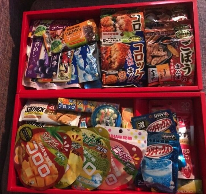 ざわちん、二段重ねのお菓子の詰め合わせが届いたことを報告「びっくりしたw」