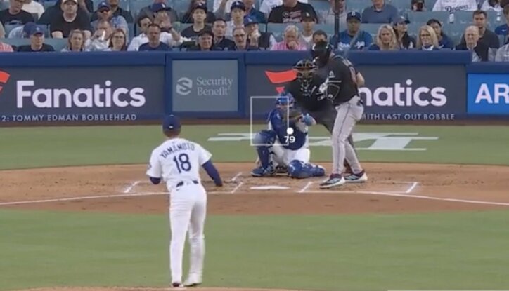 【写真・画像】なぜ打った…？ 山本由伸、危険な魔球で“想定外のハプニング”「これはアカン」「ヤバいな」打者の手元で曲がりすぎるボール→自打球直撃で悶絶　1枚目