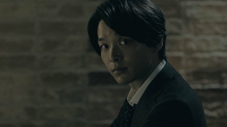 中村倫也がミステリアスな会社員を熱演!WEBムービーで歌声も披露