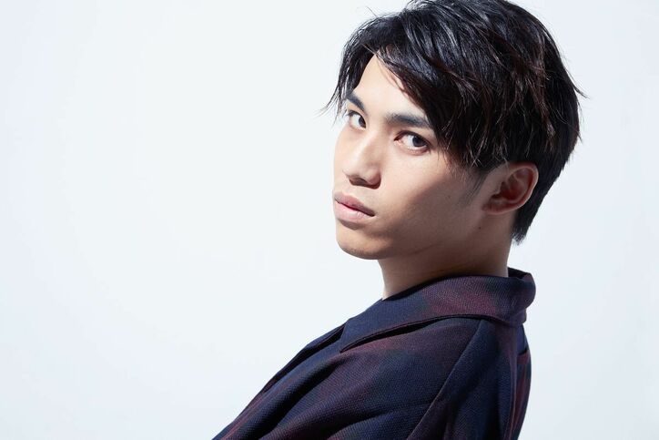 主役決定編に向けて視聴者投票開始『主役の椅子はオレの椅子~主役決定編~』開幕!尾上松也が俳優たちを撮影