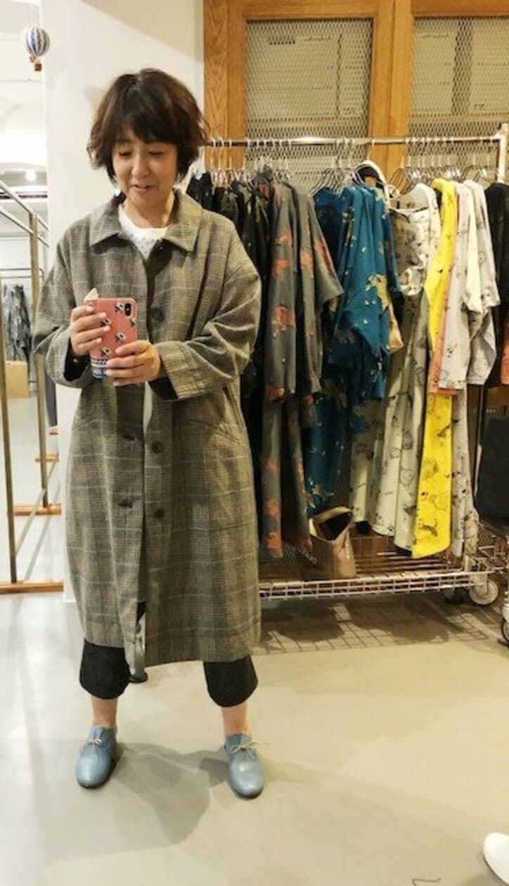 藤田朋子 衣装合わせの合間に自撮りした写真を公開 このコートが可愛いっ 話題 Abema Times