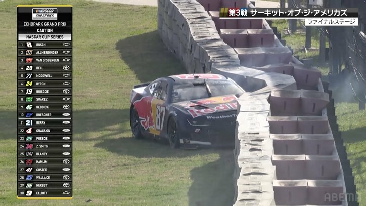 【写真・画像】レース中に脱輪！ アメリカ人気レースでタイヤのみが走っていった「タイヤころころ」シュールな光景　1枚目