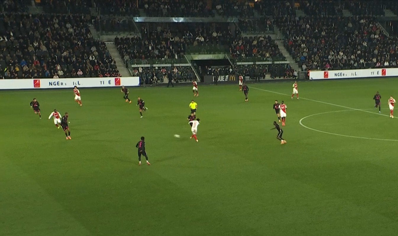 【映像】完璧過ぎるダイレクトパス