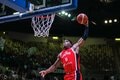 「狂ってるぜ」八村塁の“逆手スラムダンク”に世界衝撃！NBA＆クリッパーズ公式も反応で「マジでレブロン」「なんてパワーだ」