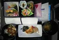 假屋崎省吾『懐石料理みたいなANAプレミアム席の機内食‼️』