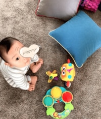 加護亜依、目隠しを“ちらり外し”した息子の姿が「あいぼん激似」と話題に