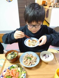 山田花子『食事中に突然やってきた』