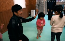 森保一監督「サッカーやってるおじちゃんです」“子供たちとの交流”が反響「優しすぎて泣きそう」「人格者」能登復興支援で現地訪問