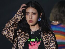 “令和の峰不二子”阿部なつき「わがままボディ」8頭身圧巻スタイルに視聴者うっとり 透け感あるスカートから覗く美脚にも注目