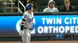 「HR確定演出キター！」大谷翔平が自打球直後に“予言的中”3号弾 「あいーーは打つ前兆」予兆感じる悶絶シーンでファン早くも熱狂