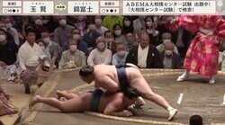 37歳の鉄人、土俵に倒れ込んだ対戦力士を「押し潰したw」パワー相撲に視聴者騒然「ペシャリ」「圧縮された」