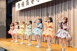 400人が一斉に“目が点”！？ FRUITS ZIPPERが入学式にサプライズ潜入→“まさかの場所”から登場に「こんなのたまんない！」