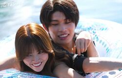 スタイル抜群の元Popモデル、若手俳優と水着デートで急接近！ひとつの浮き輪に一緒に入り肌が密着…ドキドキの展開に