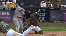 そこから落ち…ないんかい！吉田正尚、イメージ通りに落ちないボールに合わず三振 思わず顔が「むっ」