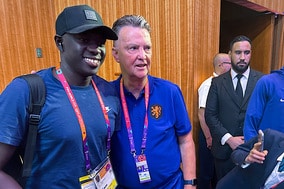 これもW杯の魅力！？　オランダ指揮官の“紳士な対応”が話題に「君と私はハグすることになる」