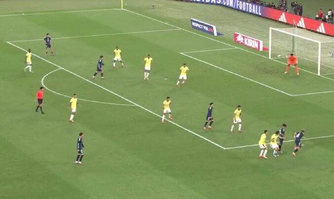 【映像】久保建英、秀逸なブロックで縦突破をサポート