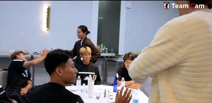 「プレミア組の圧がエグい」日本代表のオシャレ王は誰？「ファッションがスター選手」アメリカ遠征の“合流シーン”が大反響 5枚目