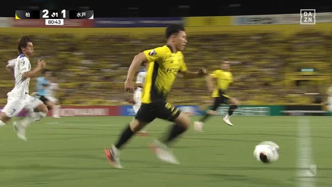 【映像】交代直後に超加速→60m級ドリブル独走