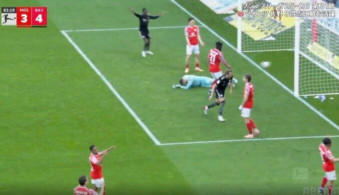 【写真・画像】スタジアム騒然！ 堂安律、衝撃の“股抜きゴラッソ”「すげえええ」「エグいな」5枚の壁をブチ破る“逆足弾”で今季5ゴール目！　1枚目