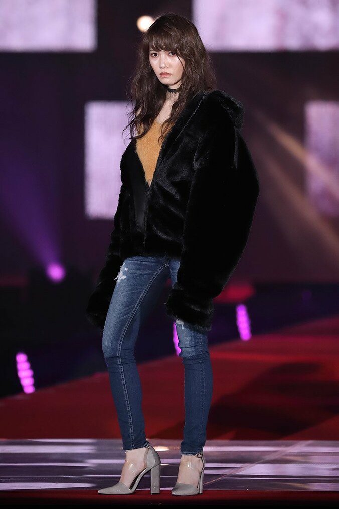 欅坂46メンバーに大歓声！ 乃木坂・西野七瀬と渡辺梨加が二人ランウェイも-ガールズアワード2017A/W【画像集】 9枚目